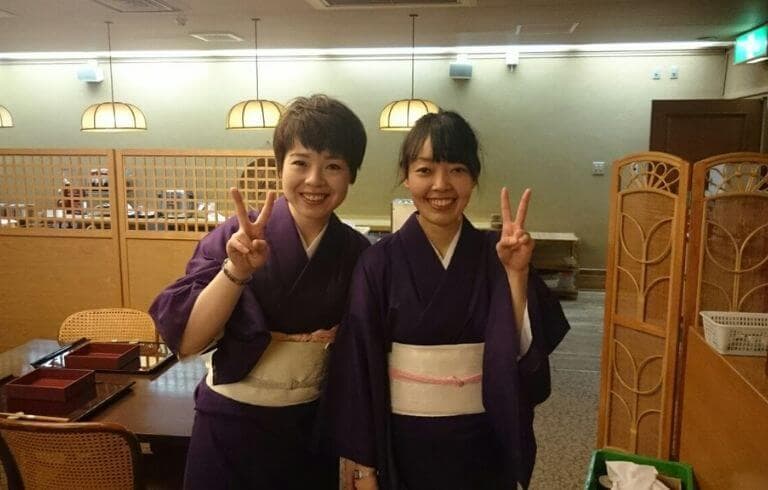 仲居・客室係（着物）の画像1